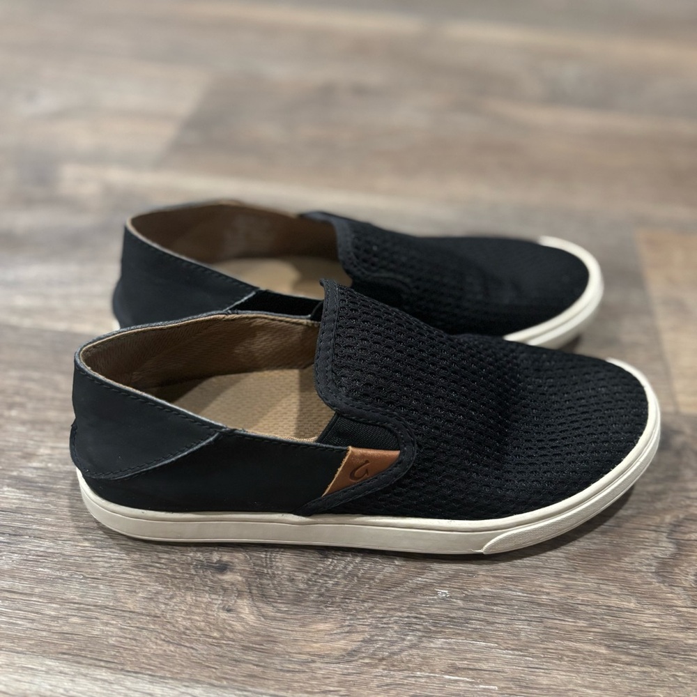 Women’s OluKai Pehuea Slip-On Shoes – Size 7 (EUR 37)